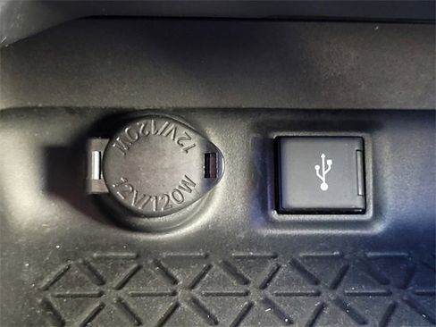 Used 2020 Toyota RAV4 XLE image 14