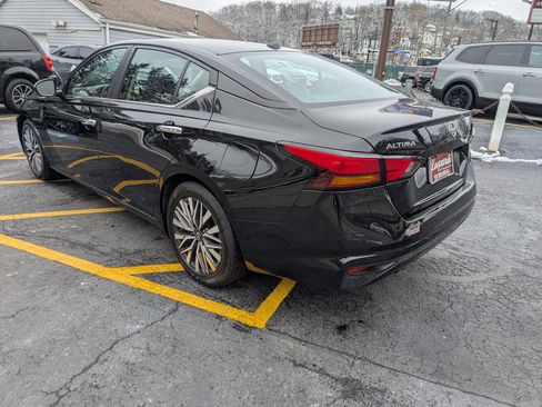 Used 2023 Nissan Altima 2.5 SV image 5