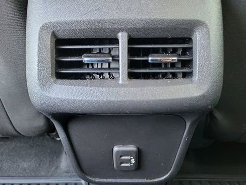 Certified 2022 Chevrolet Equinox LT w/ Driver Convenience Package image 13