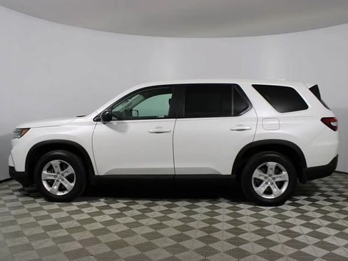 Used 2023 Honda Pilot LX image 4