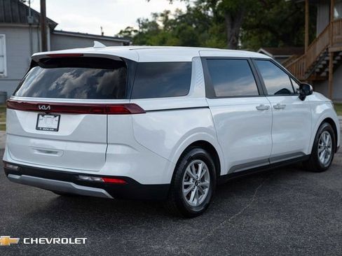 Used 2024 Kia Carnival LX image 6