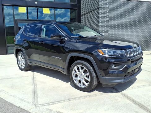 Used 2022 Jeep Compass Latitude w/ Sun and Sound Group AWD/4WD image 1