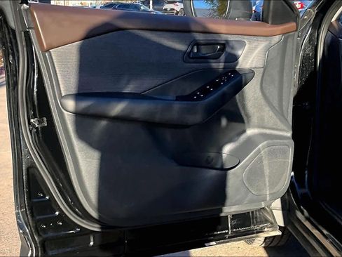 Used 2023 Nissan Rogue S image 21