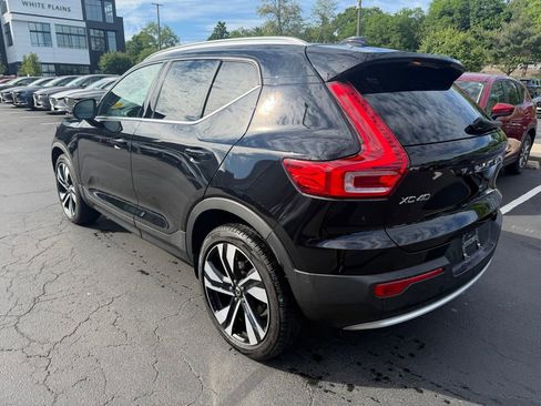Used 2025 Volvo XC40 B5 Plus AWD/4WD image 2