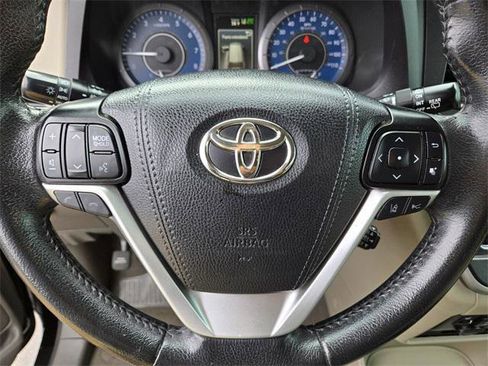 Certified 2020 Toyota Sienna XLE Premium image 22