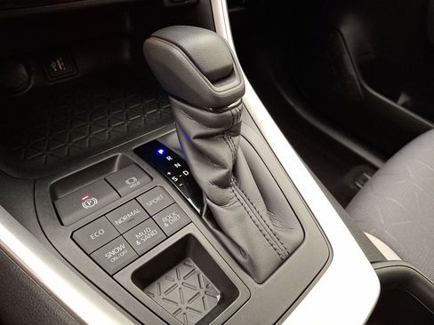 Certified 2025 Toyota RAV4 XLE AWD/4WD image 4