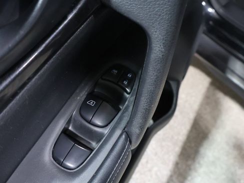 Used 2020 Nissan Rogue S image 12