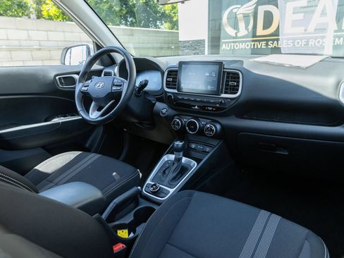 Used 2025 Hyundai Venue SEL FWD image 24