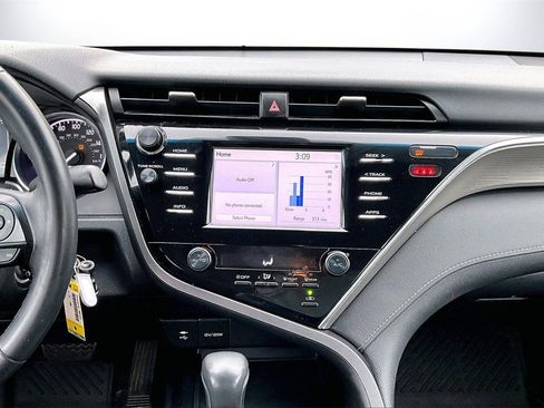 Used 2018 Toyota Camry SE image 12