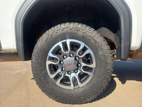 Used 2023 GMC Sierra 2500 SLT w/ SLT Premium Package image 13