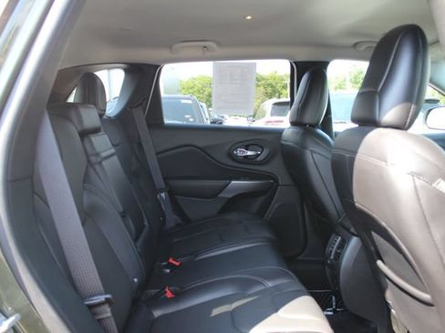 Used 2019 Jeep Cherokee Limited AWD/4WD image 29