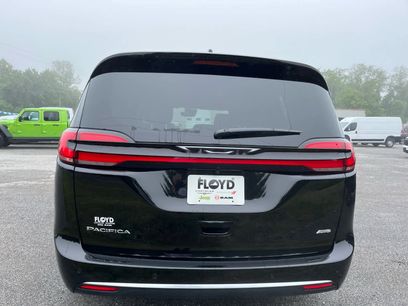 New 2027 Chrysler Pacifica Select