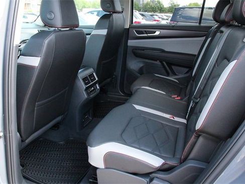 New 2025 Volkswagen Atlas Peak Edition SE image 16