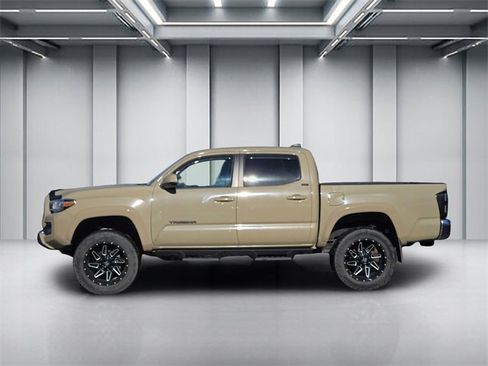 Used 2018 Toyota Tacoma SR5 image 7
