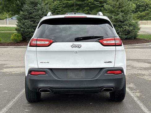 Used 2018 Jeep Cherokee Latitude AWD/4WD image 4