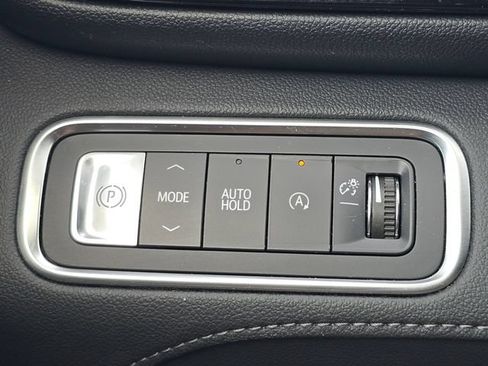 Used 2025 Buick Enclave Preferred FWD image 23