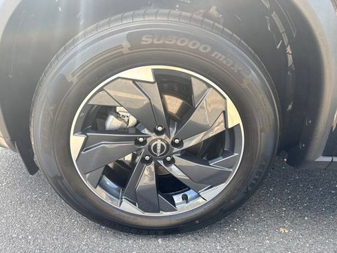 Certified 2025 Nissan Rogue SV FWD image 15