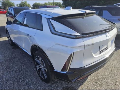 Used 2025 Cadillac Lyriq Luxury RWD image 5