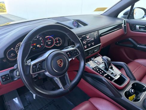 Used 2020 Porsche Cayenne AWD/4WD image 12