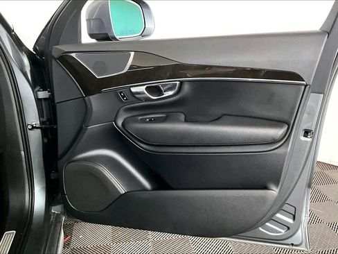 Used 2018 Volvo XC90 T6 Momentum w/ Convenience Package image 22