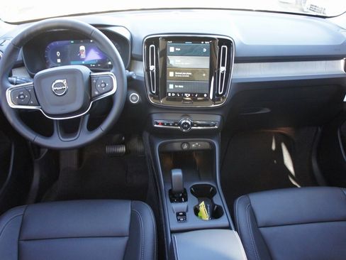 New 2025 Volvo XC40 B5 Core w/ Protection Package Premier image 10