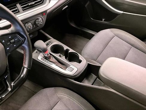 Used 2024 Chevrolet Trax RS FWD image 16