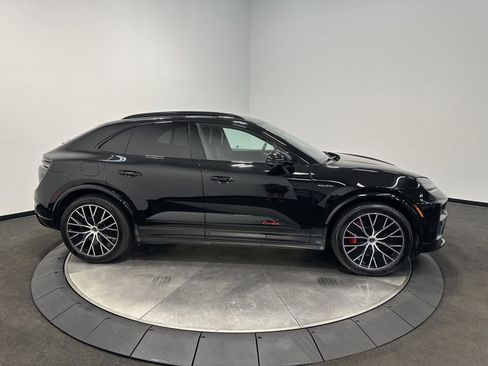 Certified 2024 Porsche Macan Turbo Electric image 8