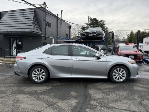 Used 2019 Toyota Camry LE image 6
