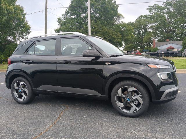Used 2026 Hyundai Venue SEL FWD image 2