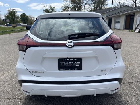 Used 2021 Nissan Kicks SV FWD image 4