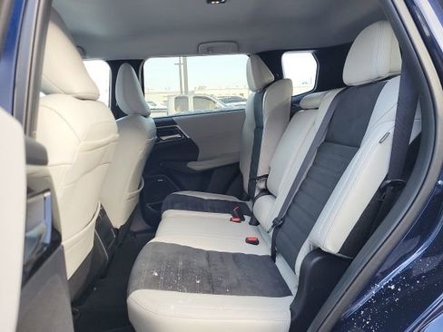 Used 2025 Mitsubishi Outlander SE image 11