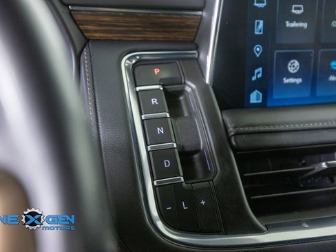 Used 2024 Chevrolet Suburban High Country w/ Advanced Technology Package AWD/4WD image 17