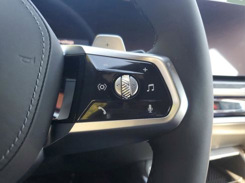 Used 2025 BMW 750e xDrive image 24