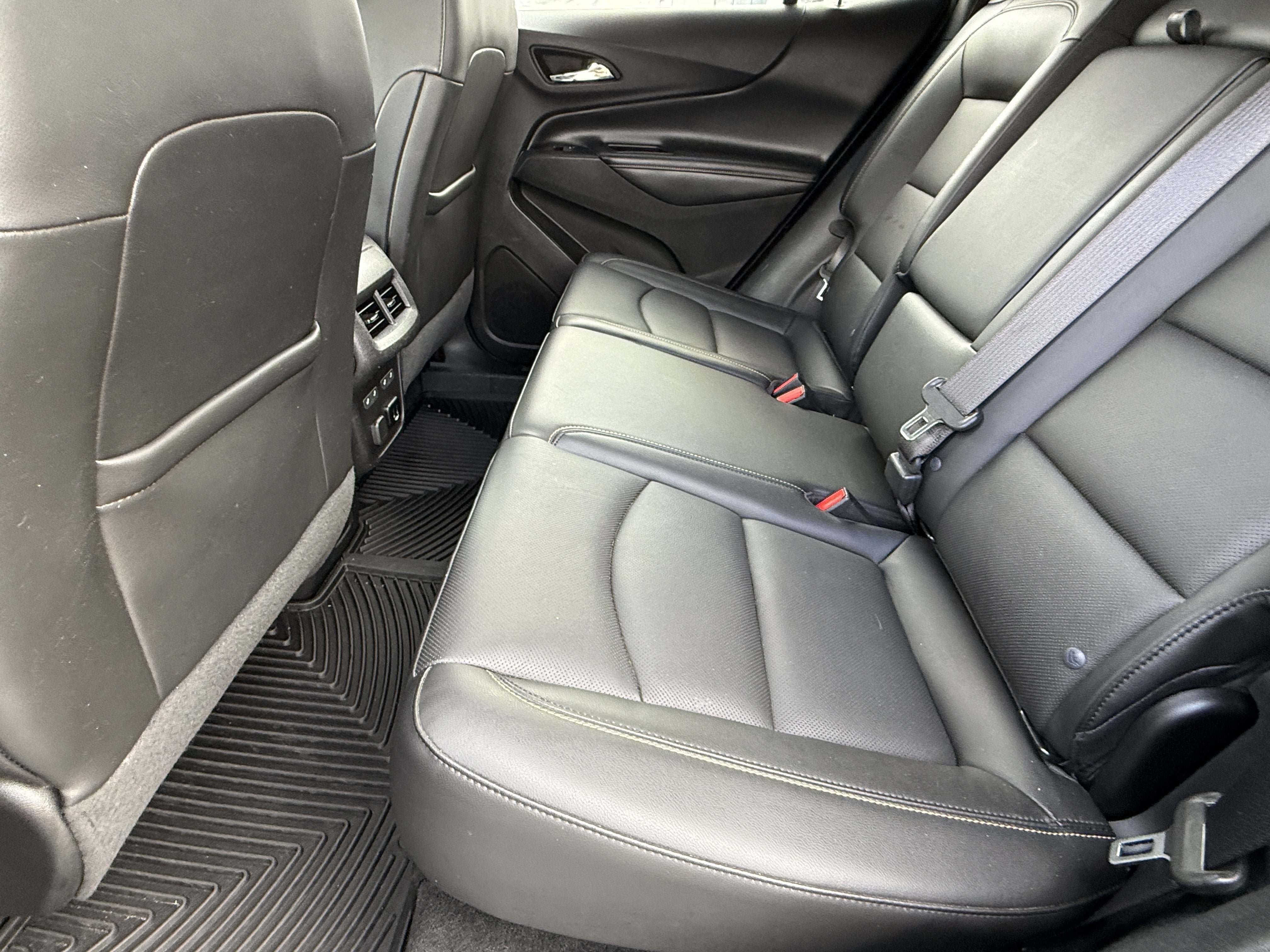 Used 2018 Chevrolet Equinox Premier FWD image 13