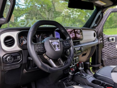 Used 2025 Jeep Gladiator Sport AWD/4WD image 25