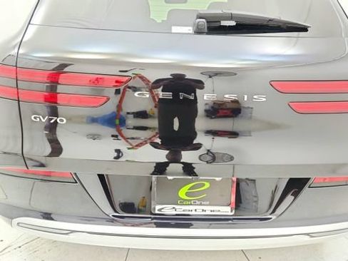 Used 2025 Genesis Electrified GV70 w/ Prestige Package AWD/4WD image 26