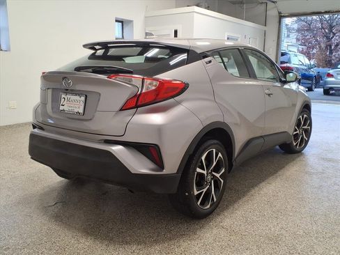 Used 2019 Toyota C-HR XLE image 4