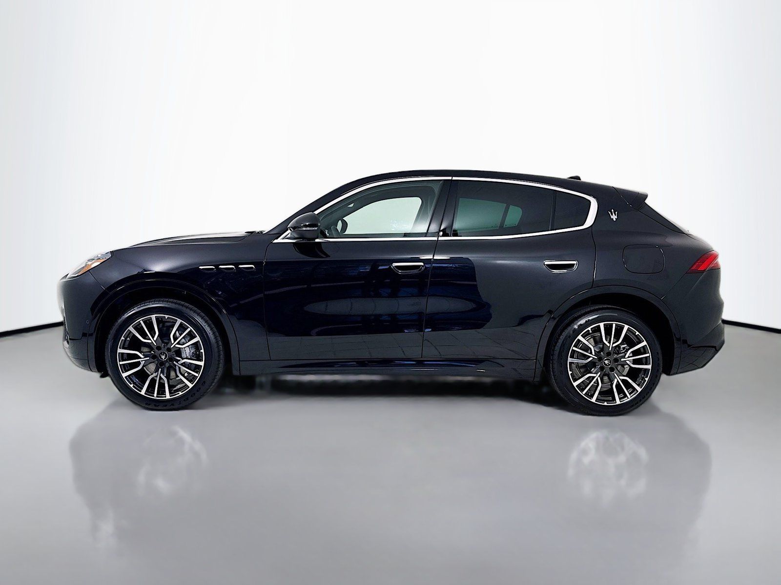 Used 2025 Maserati Grecale GT AWD/4WD image 4