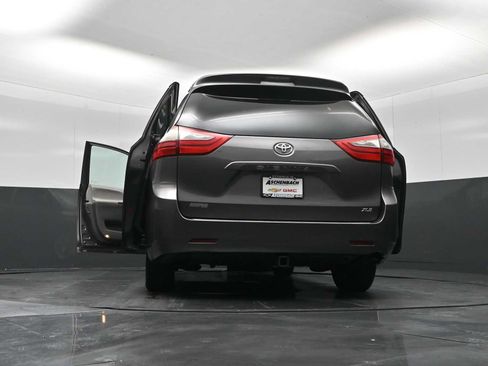 Used 2015 Toyota Sienna XLE image 35