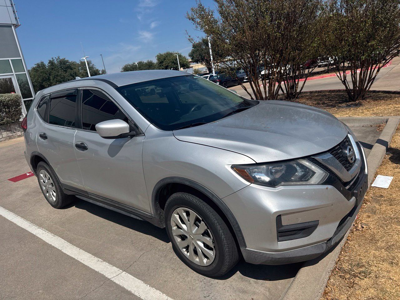 Used 2017 Nissan Rogue S AWD/4WD image 2
