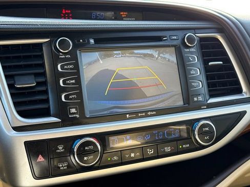 Used 2017 Toyota Highlander Limited FWD image 27