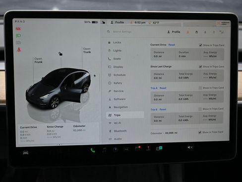 Used 2022 Tesla Model Y Long Range image 30