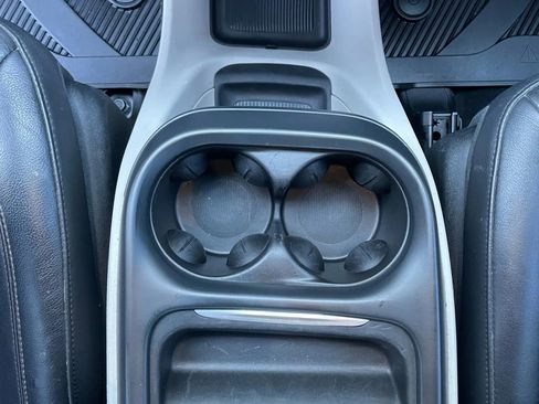 Used 2017 Chrysler Pacifica Touring-L image 14