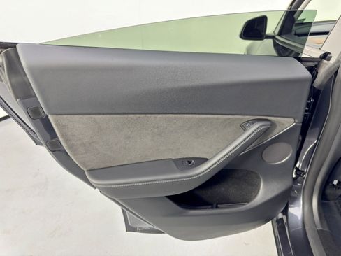 Used 2024 Tesla Model Y Performance image 45