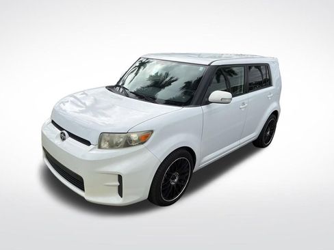 Used 2012 Scion xB FWD image 2