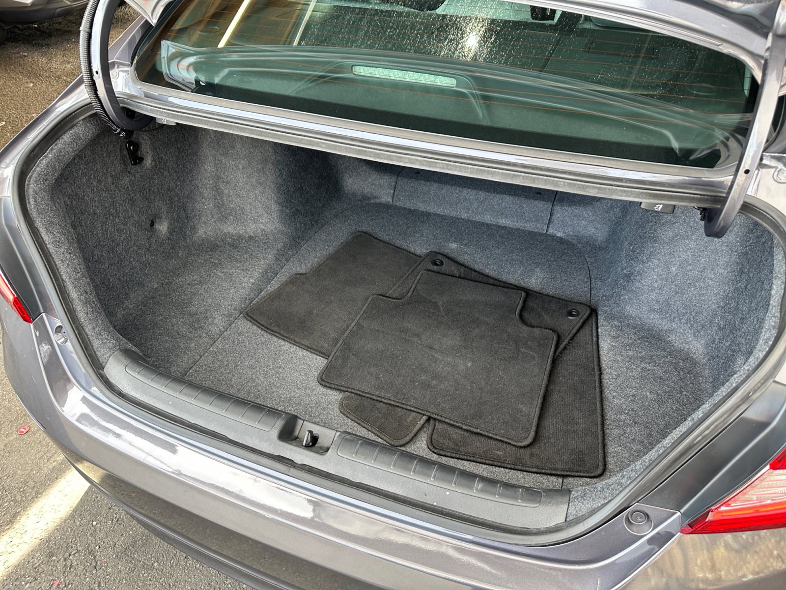 Used 2019 Honda Accord EX image 27