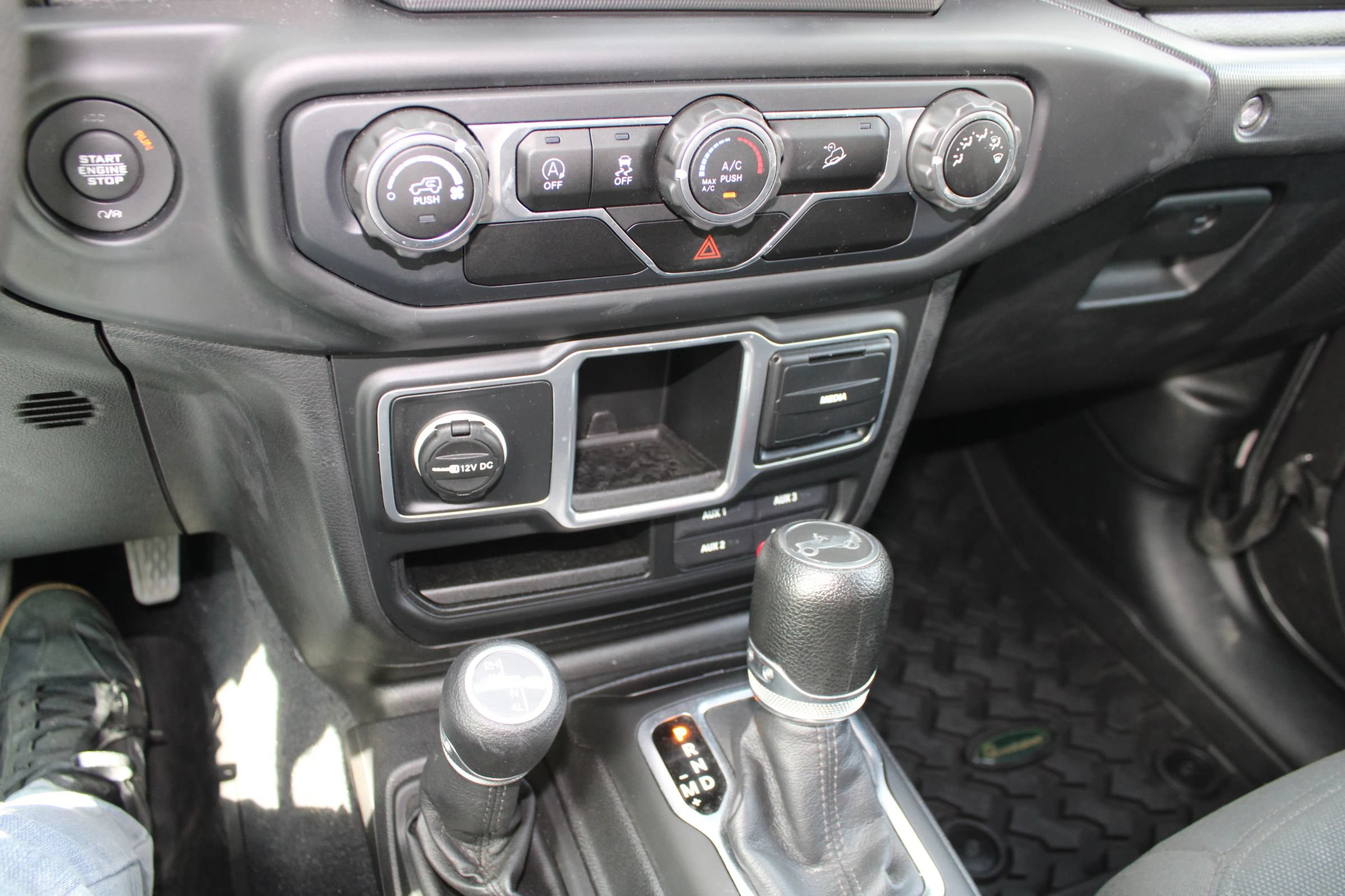 Used 2018 Jeep Wrangler Sport AWD/4WD image 13