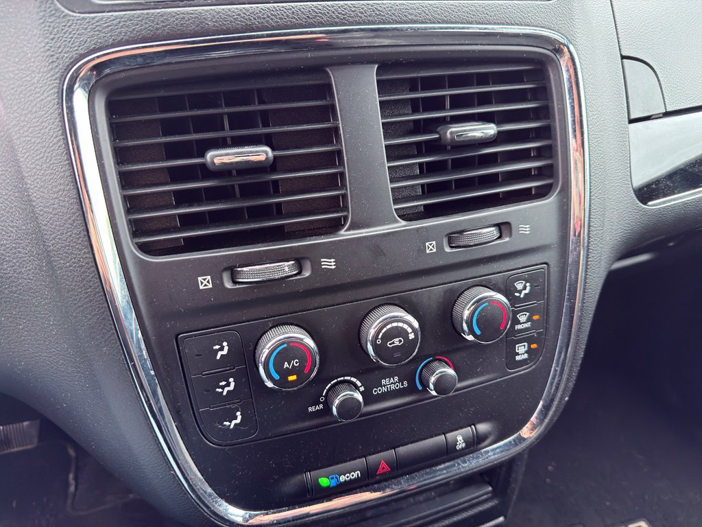 Used 2017 Dodge Grand Caravan SE FWD image 35