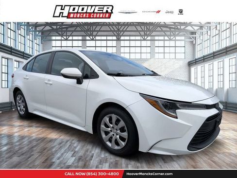 Used 2023 Toyota Corolla LE FWD image 1