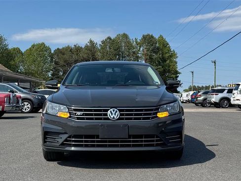 Used 2017 Volkswagen Passat 1.8T R-Line FWD image 3